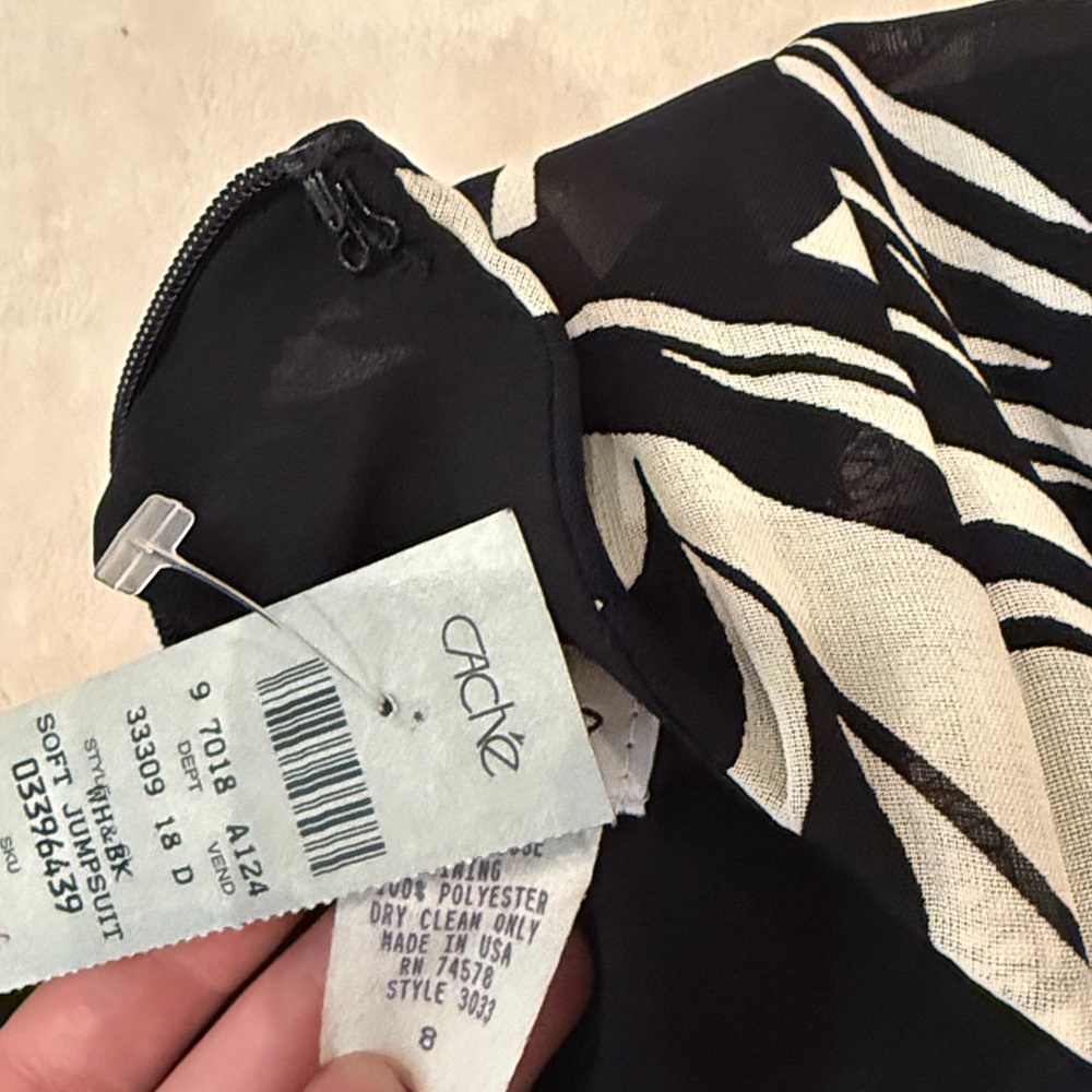 White and black tropical halter jumpsuit - Picture 4 of 4